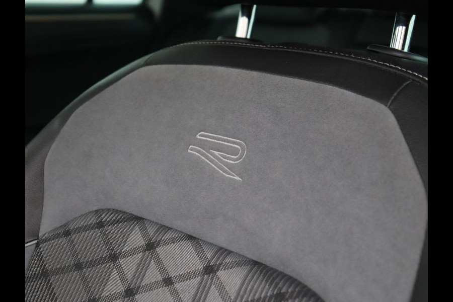 Volkswagen Tiguan 1.4 eHybrid R Line | Panoramadak | Trekhaak | Stoelverwarming | Camera | 20'' | Park Assist | Carplay | Matrix LED | Stuurverwarming | Adaptive cruise | Navigatie | PHEV | Plug In