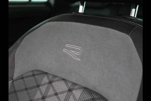 Volkswagen Tiguan 1.4 eHybrid R Line | Panoramadak | Trekhaak | Stoelverwarming | Camera | 20'' | Park Assist | Carplay | Matrix LED | Stuurverwarming | Adaptive cruise | Navigatie | PHEV | Plug In