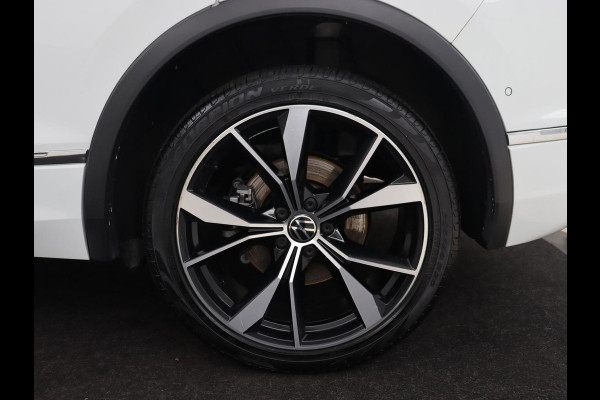 Volkswagen Tiguan 1.4 eHybrid R Line | Panoramadak | Trekhaak | Stoelverwarming | Camera | 20'' | Park Assist | Carplay | Matrix LED | Stuurverwarming | Adaptive cruise | Navigatie | PHEV | Plug In