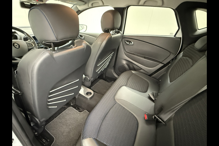 Renault Captur 1.2T 120PK AUT-6 Navi Xmod Camera Trekhaak Ecc Cruise Control Pdc Stoelverwarming Lmv 17" Privacy Glas Bluetooth Keyless Regn-Lichtsensor