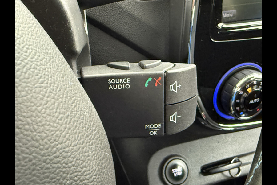 Renault Captur 1.2T 120PK AUT-6 Navi Xmod Camera Trekhaak Ecc Cruise Control Pdc Stoelverwarming Lmv 17" Privacy Glas Bluetooth Keyless Regn-Lichtsensor