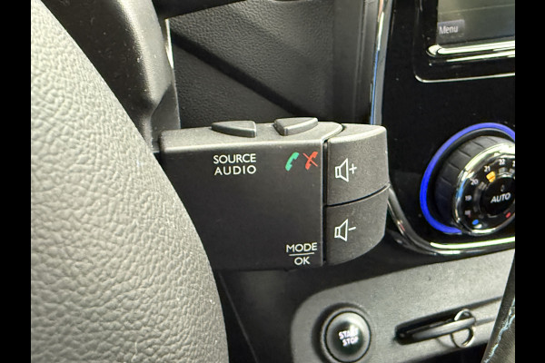 Renault Captur 1.2T 120PK AUT-6 Navi Xmod Camera Trekhaak Ecc Cruise Control Pdc Stoelverwarming Lmv 17" Privacy Glas Bluetooth Keyless Regn-Lichtsensor