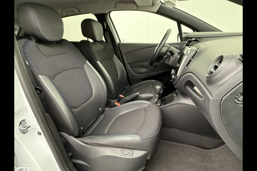 Renault Captur 1.2T 120PK AUT-6 Navi Xmod Camera Trekhaak Ecc Cruise Control Pdc Stoelverwarming Lmv 17" Privacy Glas Bluetooth Keyless Regn-Lichtsensor