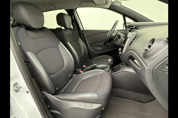 Renault Captur 1.2T 120PK AUT-6 Navi Xmod Camera Trekhaak Ecc Cruise Control Pdc Stoelverwarming Lmv 17" Privacy Glas Bluetooth Keyless Regn-Lichtsensor