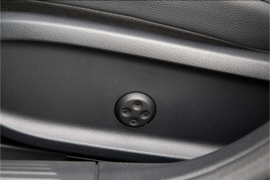 Mercedes-Benz A-Klasse 250 e AMG Premium, Pano, Head-up, Memory, Nightpack, 19"