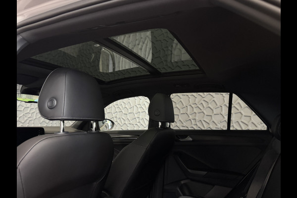 Volkswagen T-Roc 1.5 TSI 150PK R-LINE PANORAMA ✅ NIEUWE AUTO ✅ BLACKLINE EVO IQ LIGHT ALCANTARA ELEK.KLEP CARPLAY STOEL/STUUR VERW. 19"LMV VIR.CO 06/2025 SCHUIFDAK "Volkswagen rijden begint bij Topautos.nl – 75 topmodellen direct op voorraad!"