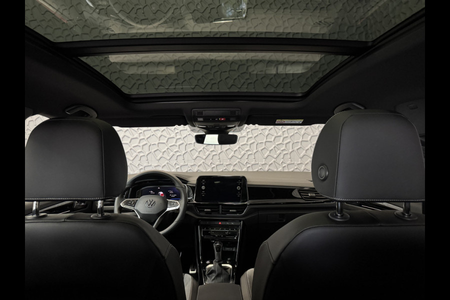 Volkswagen T-Roc 1.5 TSI 150PK R-LINE PANORAMA ✅ NIEUWE AUTO ✅ BLACKLINE EVO IQ LIGHT ALCANTARA ELEK.KLEP CARPLAY STOEL/STUUR VERW. 19"LMV VIR.CO 06/2025 SCHUIFDAK "Volkswagen rijden begint bij Topautos.nl – 75 topmodellen direct op voorraad!"