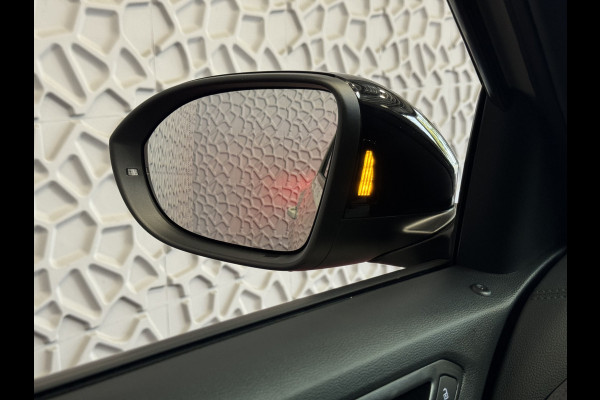 Volkswagen T-Roc 1.5 TSI 150PK R-LINE PANORAMA ✅ NIEUWE AUTO ✅ BLACKLINE EVO IQ LIGHT ALCANTARA ELEK.KLEP CARPLAY STOEL/STUUR VERW. 19"LMV VIR.CO 06/2025 SCHUIFDAK "Volkswagen rijden begint bij Topautos.nl – 75 topmodellen direct op voorraad!"