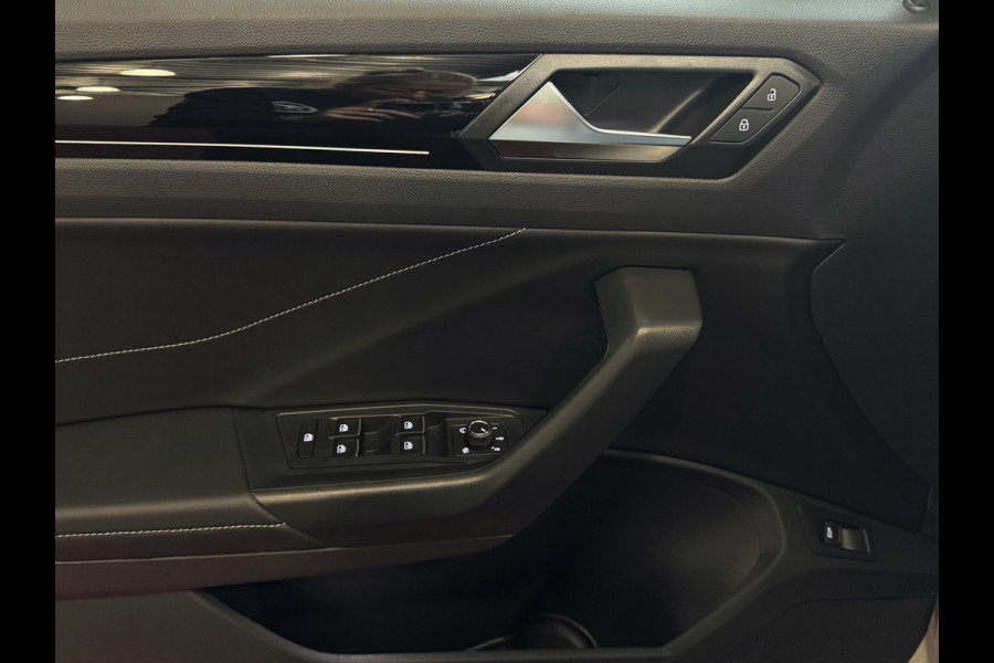 Volkswagen T-Roc 1.5 TSI 150PK R-LINE PANORAMA ✅ NIEUWE AUTO ✅ BLACKLINE EVO IQ LIGHT ALCANTARA ELEK.KLEP CARPLAY STOEL/STUUR VERW. 19"LMV VIR.CO 06/2025 SCHUIFDAK "Volkswagen rijden begint bij Topautos.nl – 75 topmodellen direct op voorraad!"