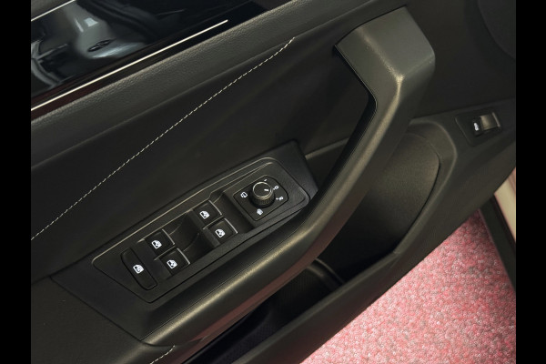 Volkswagen T-Roc 1.5 TSI 150PK R-LINE PANORAMA ✅ NIEUWE AUTO ✅ BLACKLINE EVO IQ LIGHT ALCANTARA ELEK.KLEP CARPLAY STOEL/STUUR VERW. 19"LMV VIR.CO 06/2025 SCHUIFDAK "Volkswagen rijden begint bij Topautos.nl – 75 topmodellen direct op voorraad!"