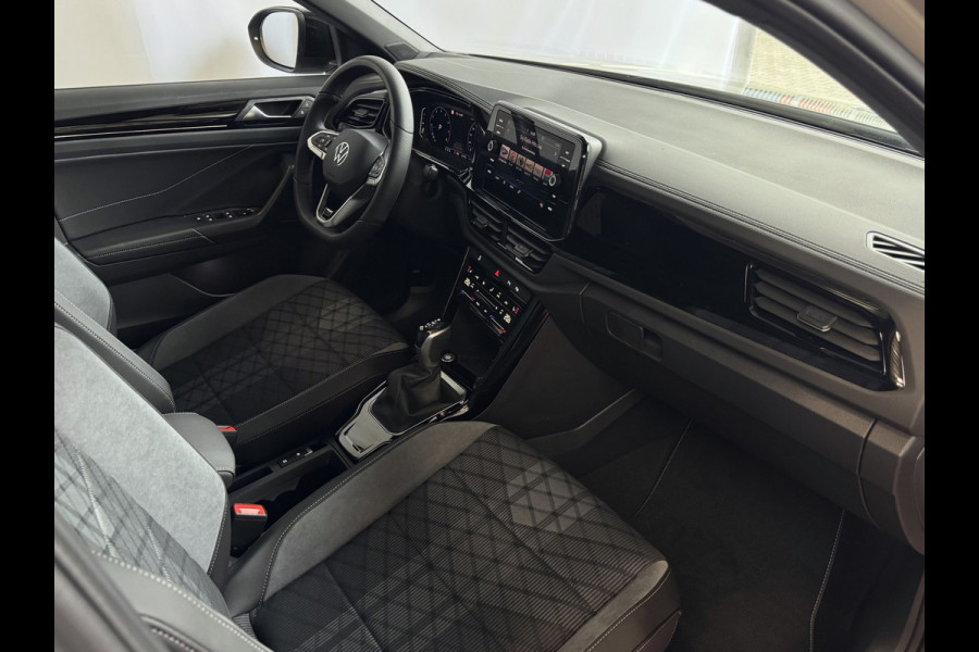 Volkswagen T-Roc 1.5 TSI 150PK R-LINE PANORAMA ✅ NIEUWE AUTO ✅ BLACKLINE EVO IQ LIGHT ALCANTARA ELEK.KLEP CARPLAY STOEL/STUUR VERW. 19"LMV VIR.CO 06/2025 SCHUIFDAK "Volkswagen rijden begint bij Topautos.nl – 75 topmodellen direct op voorraad!"