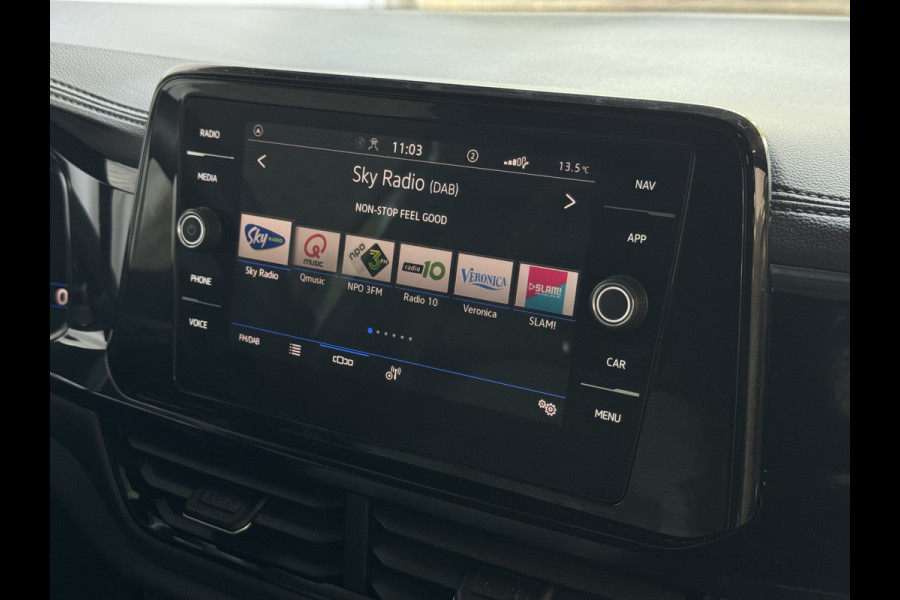 Volkswagen T-Roc 1.5 TSI 150PK R-LINE PANORAMA ✅ NIEUWE AUTO ✅ BLACKLINE EVO IQ LIGHT ALCANTARA ELEK.KLEP CARPLAY STOEL/STUUR VERW. 19"LMV VIR.CO 06/2025 SCHUIFDAK "Volkswagen rijden begint bij Topautos.nl – 75 topmodellen direct op voorraad!"