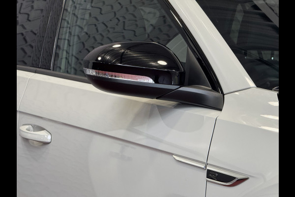 Volkswagen T-Roc 1.5 TSI 150PK R-LINE PANORAMA ✅ NIEUWE AUTO ✅ BLACKLINE EVO IQ LIGHT ALCANTARA ELEK.KLEP CARPLAY STOEL/STUUR VERW. 19"LMV VIR.CO 06/2025 SCHUIFDAK "Volkswagen rijden begint bij Topautos.nl – 75 topmodellen direct op voorraad!"