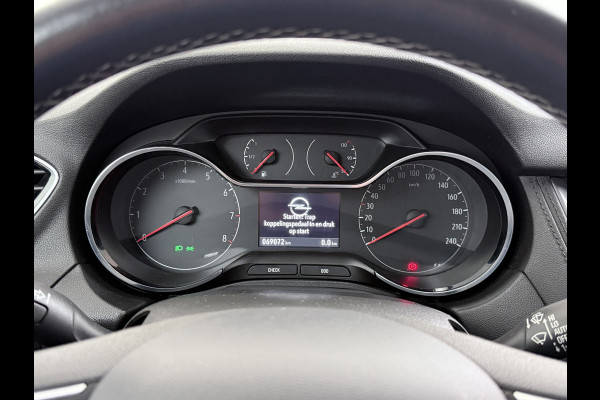 Opel Grandland X T131pk Navi Trekhaak Executive Dual-Ecc Apple Carplay Android PDC-a+v Park-Assist Distr.-Riem bij 61.000km vervangen Chroompakket Priv.Glass Volledig dealer onderhouden, laatste beurt bij 61.000km 1400kg trekvermogen.  EURO6