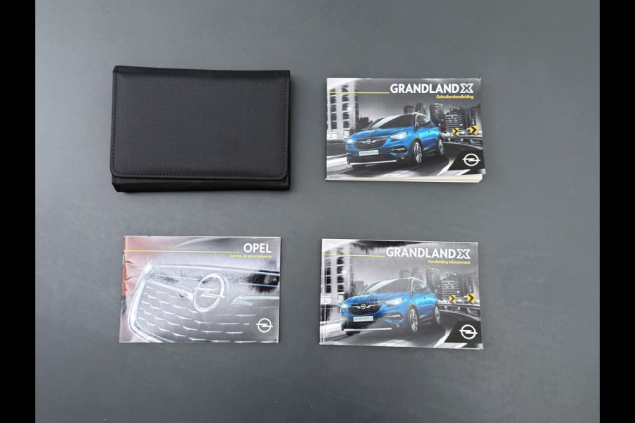 Opel Grandland X T131pk Navi Trekhaak Executive Dual-Ecc Apple Carplay Android PDC-a+v Park-Assist Distr.-Riem bij 61.000km vervangen Chroompakket Priv.Glass Volledig dealer onderhouden, laatste beurt bij 61.000km 1400kg trekvermogen.  EURO6