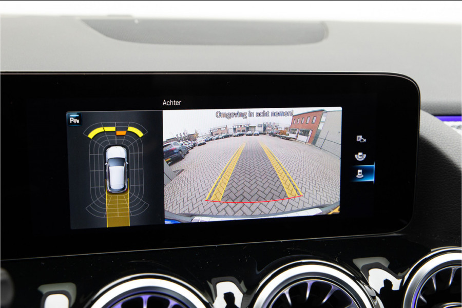 Mercedes-Benz GLA 180 AMG Nightpack, Widescreen, Distronic, Sfeerverlichting 2023