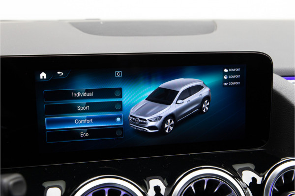 Mercedes-Benz GLA 180 AMG Nightpack, Widescreen, Distronic, Sfeerverlichting 2023