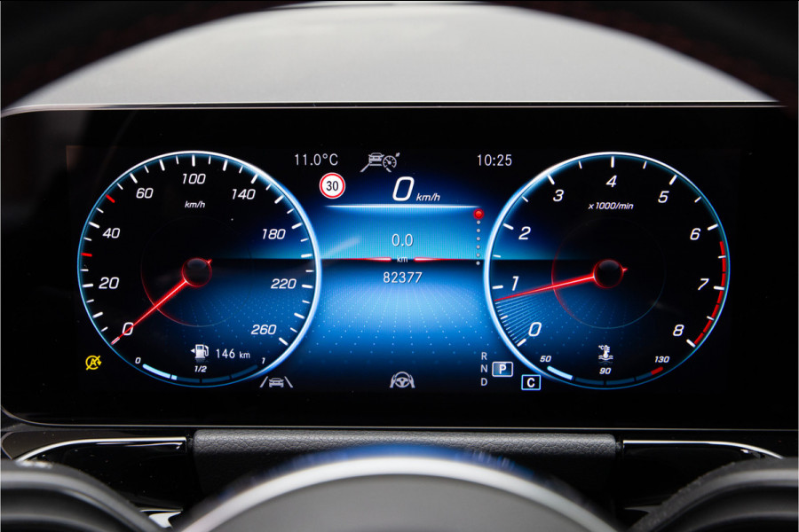 Mercedes-Benz GLA 180 AMG Nightpack, Widescreen, Distronic, Sfeerverlichting 2023