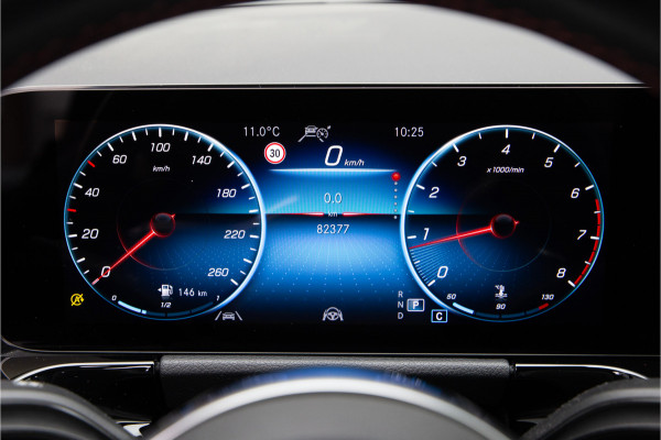 Mercedes-Benz GLA 180 AMG Nightpack, Widescreen, Distronic, Sfeerverlichting 2023