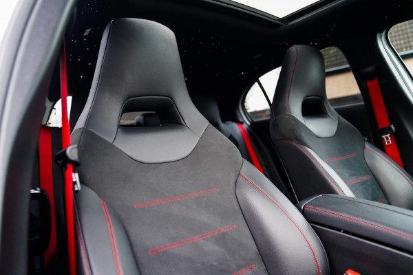Mercedes-Benz A-Klasse AMG 45 4MATIC+ Premium Plus | Panorama | Sterrenhemel | Sport uitlaat | Burmester | Luxe leder/Alcantara |