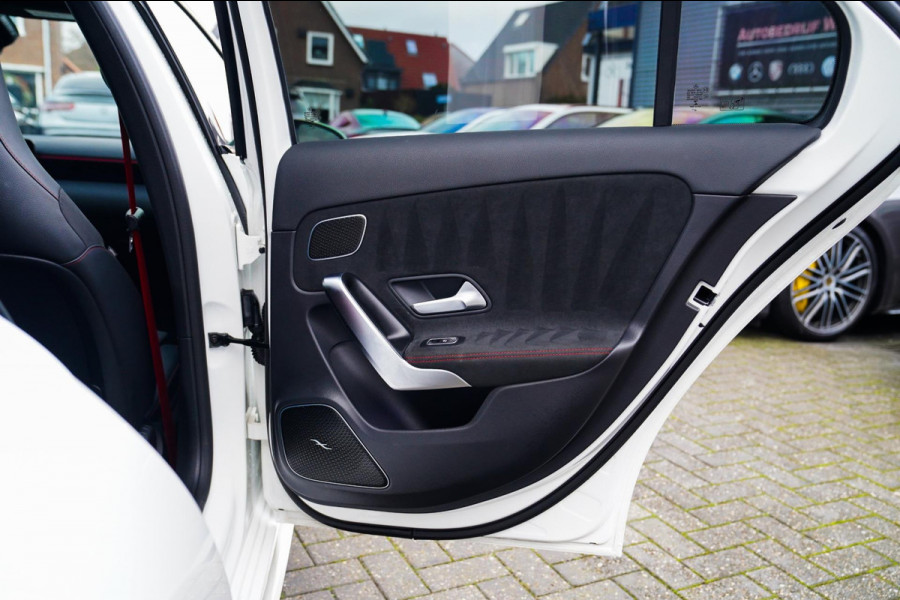 Mercedes-Benz A-Klasse AMG 45 4MATIC+ Premium Plus | Panorama | Sterrenhemel | Sport uitlaat | Burmester | Luxe leder/Alcantara |