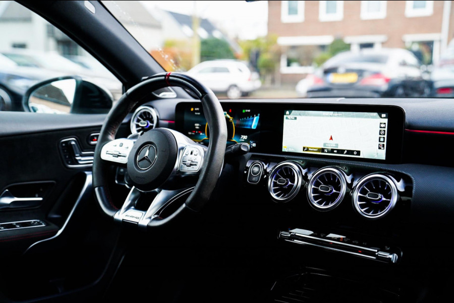 Mercedes-Benz A-Klasse AMG 45 4MATIC+ Premium Plus | Panorama | Sterrenhemel | Sport uitlaat | Burmester | Luxe leder/Alcantara |