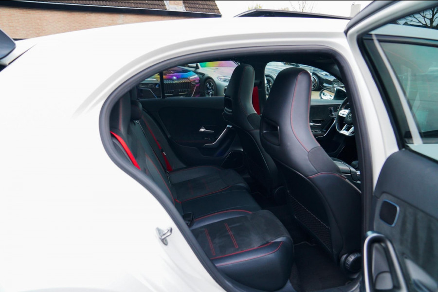 Mercedes-Benz A-Klasse AMG 45 4MATIC+ Premium Plus | Panorama | Sterrenhemel | Sport uitlaat | Burmester | Luxe leder/Alcantara |
