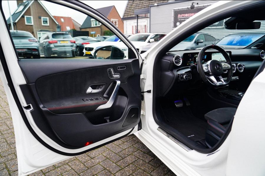 Mercedes-Benz A-Klasse AMG 45 4MATIC+ Premium Plus | Panorama | Sterrenhemel | Sport uitlaat | Burmester | Luxe leder/Alcantara |