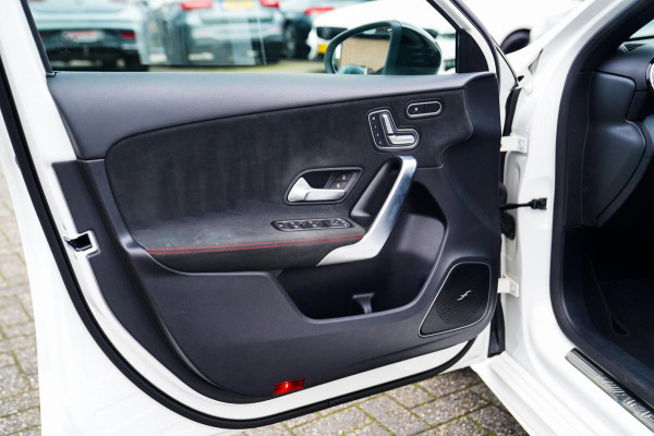 Mercedes-Benz A-Klasse AMG 45 4MATIC+ Premium Plus | Panorama | Sterrenhemel | Sport uitlaat | Burmester | Luxe leder/Alcantara |