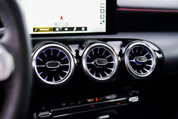 Mercedes-Benz A-Klasse AMG 45 4MATIC+ Premium Plus | Panorama | Sterrenhemel | Sport uitlaat | Burmester | Luxe leder/Alcantara |