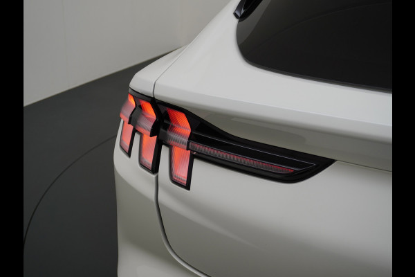 Ford Mustang Mach-E Extended RWD 98kWh SOH 94% 301pk Leer Trekhaak Pano-Dak Adaptive Cruise Lane Centering/change Assist Stop&Go Apple Carpla Elektr.verst.Stoelen+Verwarmd Dual-ECC Fully Active Park Assist Elektr.Achterklep BLISS Driver Alert Warning Keyless Origineel Nederlandse Auto € 63.000- nieuw, Batterijgarantie 8 jaar of 160.000km vanaf nieuw