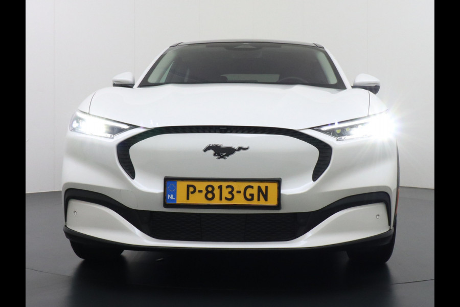 Ford Mustang Mach-E Extended RWD 98kWh SOH 94% 301pk Leer Trekhaak Pano-Dak Adaptive Cruise Lane Centering/change Assist Stop&Go Apple Carpla Elektr.verst.Stoelen+Verwarmd Dual-ECC Fully Active Park Assist Elektr.Achterklep BLISS Driver Alert Warning Keyless Origineel Nederlandse Auto € 63.000- nieuw, Batterijgarantie 8 jaar of 160.000km vanaf nieuw