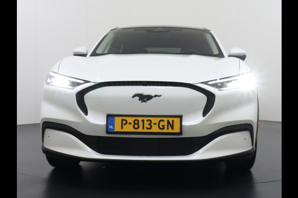 Ford Mustang Mach-E Extended RWD 98kWh SOH 94% 301pk Leer Trekhaak Pano-Dak Adaptive Cruise Lane Centering/change Assist Stop&Go Apple Carpla Elektr.verst.Stoelen+Verwarmd Dual-ECC Fully Active Park Assist Elektr.Achterklep BLISS Driver Alert Warning Keyless Origineel Nederlandse Auto € 63.000- nieuw, Batterijgarantie 8 jaar of 160.000km vanaf nieuw
