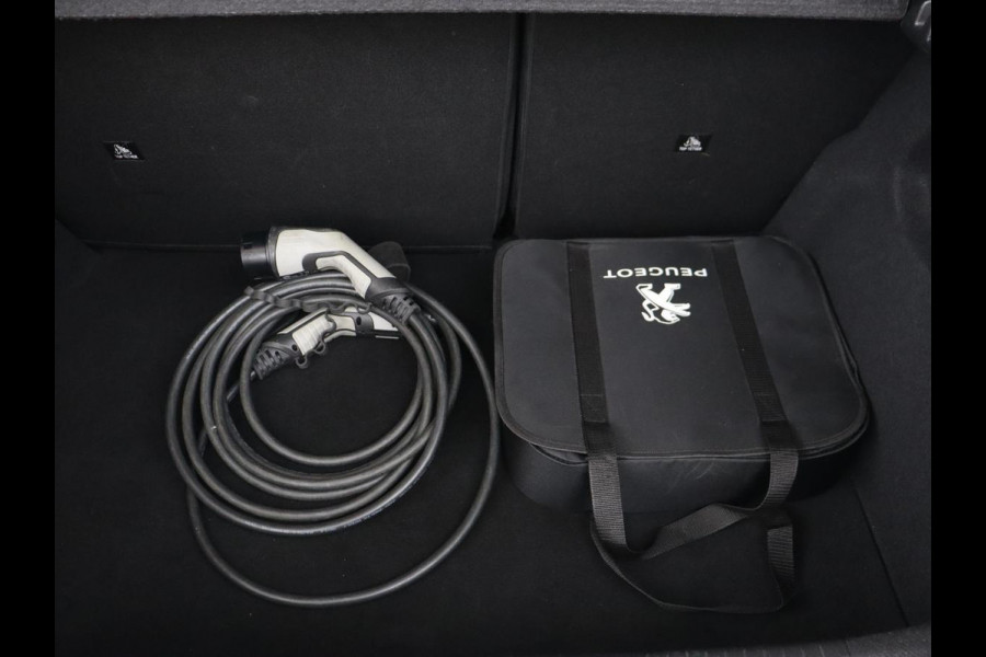 Peugeot e-208 EV Allure Pack 50 kWh | Camera | Carplay | Half leder | Full LED | Parkeerhulp | Climate control | Bluetooth | Cruise control