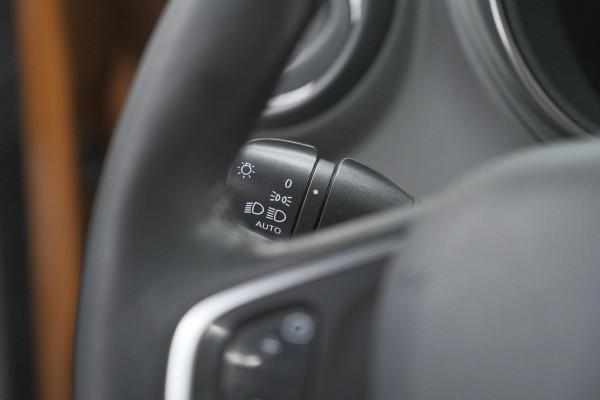 Renault Captur TCe 120 EDC Intens | Camera | Stoelverwarming | Navigatie | Parkeersensoren