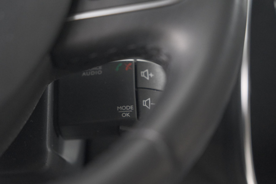 Renault Captur TCe 120 EDC Intens | Camera | Stoelverwarming | Navigatie | Parkeersensoren