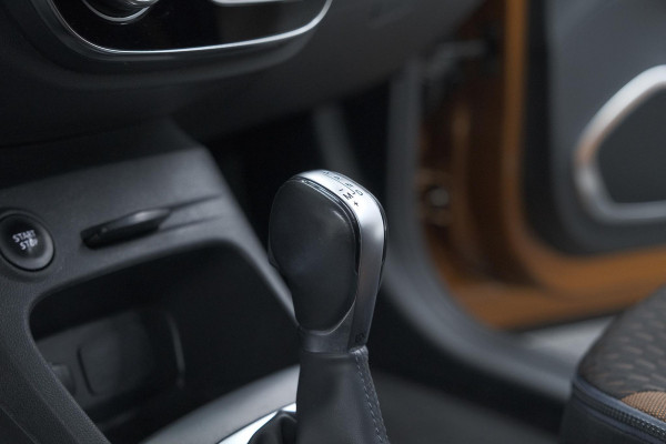 Renault Captur TCe 120 EDC Intens | Camera | Stoelverwarming | Navigatie | Parkeersensoren