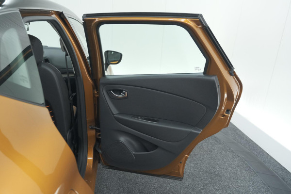 Renault Captur TCe 120 EDC Intens | Camera | Stoelverwarming | Navigatie | Parkeersensoren