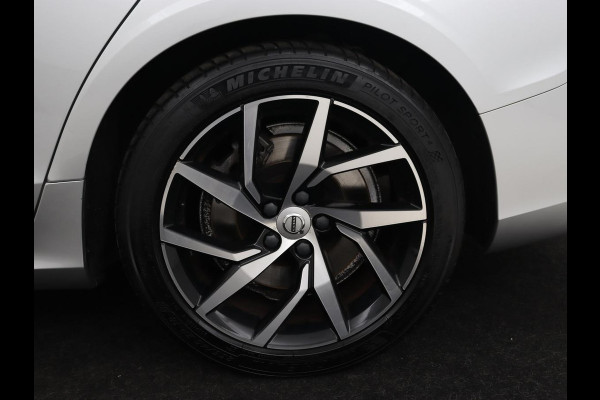 Volvo V60 2.0 T5 Momentum | 1e eigenaar | Leder | Trekhaak | Adaptive cruise | Stoelverwarming | Carplay | Navigatie | 18'' | Climate control | Parkeerhulp