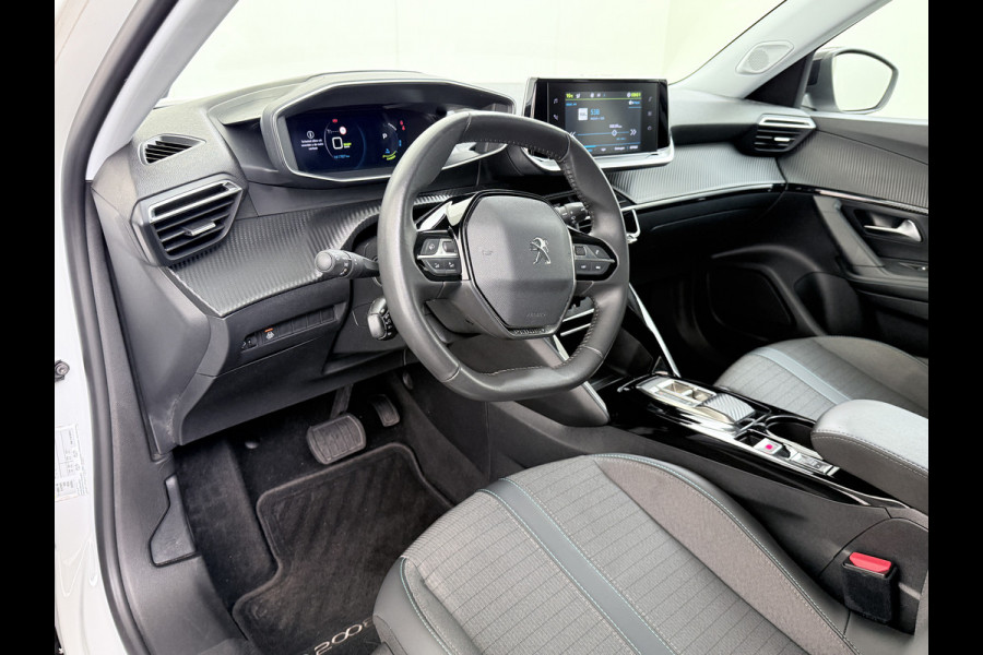 Peugeot e-2008 EV Allure Pack 50kWh SOH 89% Navi* Ecc 360°Camera Apple Carplay Android Auto Cruise Control Lmv 17" Led Keyless Privacy Glas Rijstrooksensor 1e Eigenaar Origineel Nederlandse Auto