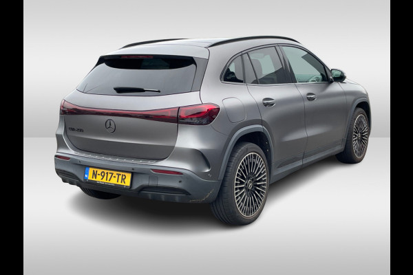 Mercedes-Benz EQA 250 Business Solution AMG 67 kWh / Panoramadak / Camera / Head-up / Memory Seats / Burmester / 20'' / Sfeerverlichting / CarPlay / Stoelverwarming / Dodehoek / Cruise Control
