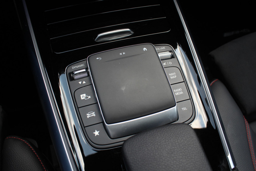 Mercedes-Benz EQA 250 Business Solution AMG 67 kWh / Panoramadak / Camera / Head-up / Memory Seats / Burmester / 20'' / Sfeerverlichting / CarPlay / Stoelverwarming / Dodehoek / Cruise Control