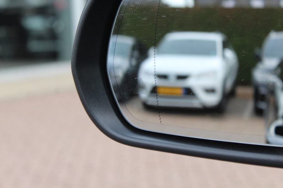 Mercedes-Benz EQA 250 Business Solution AMG 67 kWh / Panoramadak / Camera / Head-up / Memory Seats / Burmester / 20'' / Sfeerverlichting / CarPlay / Stoelverwarming / Dodehoek / Cruise Control