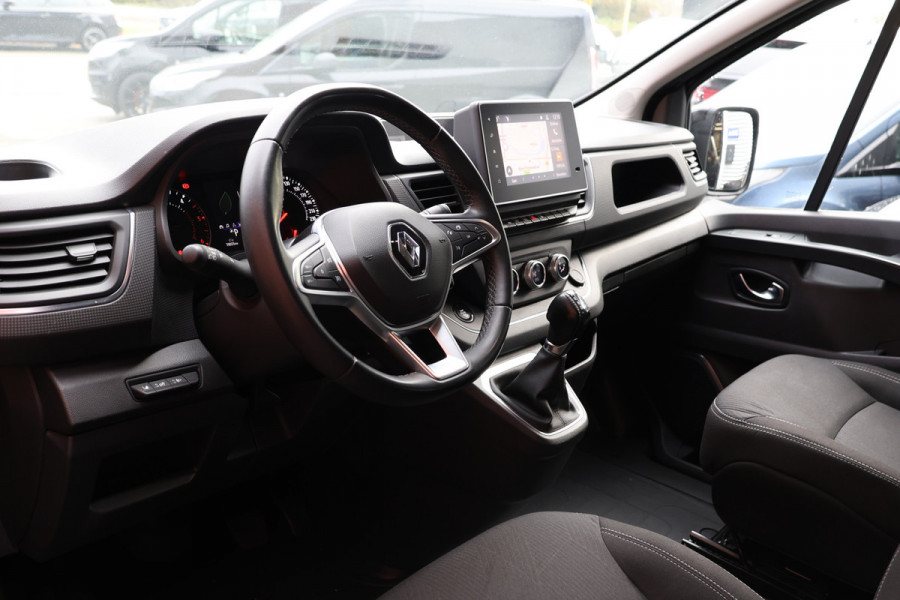 Renault Trafic 2.0 dCi 170 PK L2H1 DC | CarPlay | Camera | Navigatie | LED Koplampen | Climate control | Trekhaak | Cruise control | 5-Zitter | Nieuwe APK | NAP Logisch
