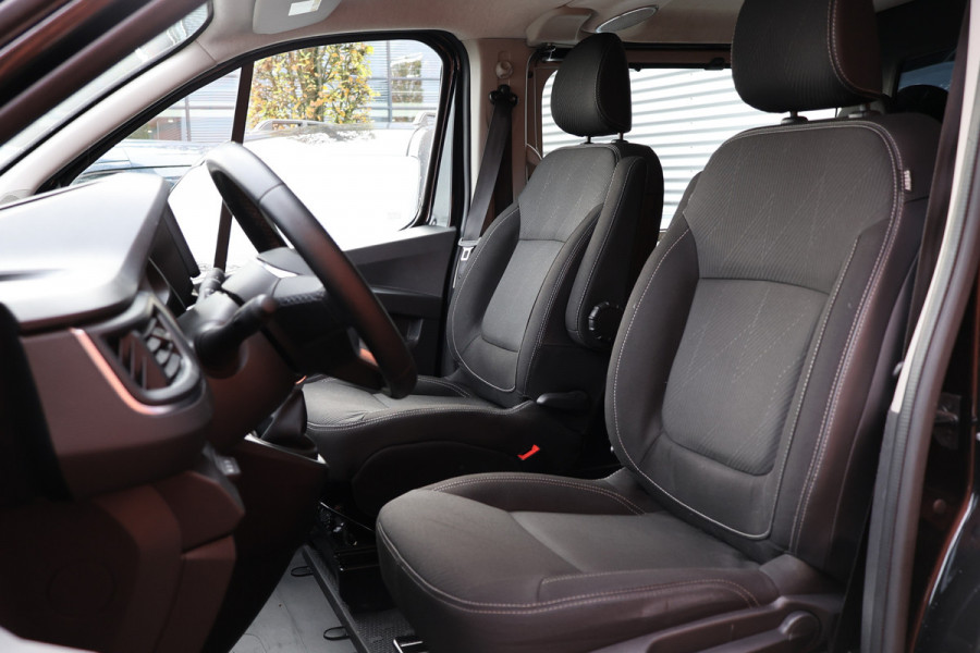 Renault Trafic 2.0 dCi 170 PK L2H1 DC | CarPlay | Camera | Navigatie | LED Koplampen | Climate control | Trekhaak | Cruise control | 5-Zitter | Nieuwe APK | NAP Logisch