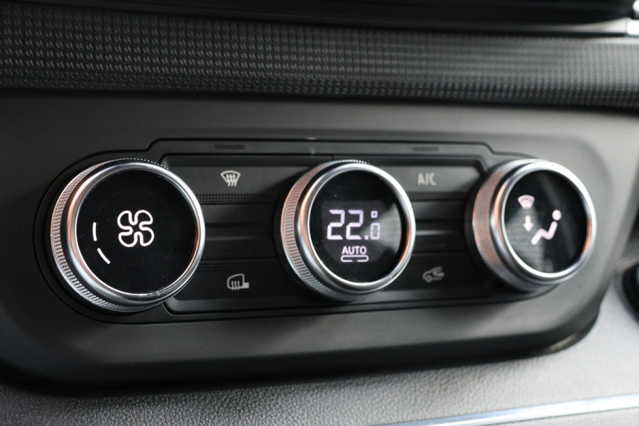 Renault Trafic 2.0 dCi 170 PK L2H1 DC | CarPlay | Camera | Navigatie | LED Koplampen | Climate control | Trekhaak | Cruise control | 5-Zitter | Nieuwe APK | NAP Logisch