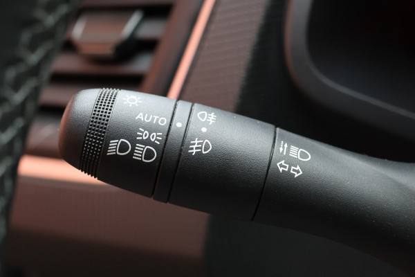 Renault Trafic 2.0 dCi 170 PK L2H1 DC | CarPlay | Camera | Navigatie | LED Koplampen | Climate control | Trekhaak | Cruise control | 5-Zitter | Nieuwe APK | NAP Logisch