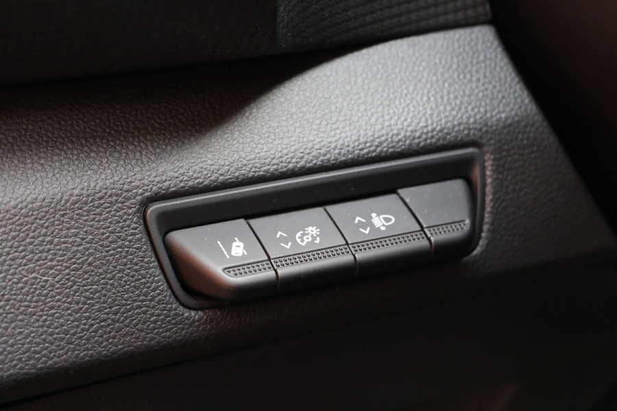 Renault Trafic 2.0 dCi 170 PK L2H1 DC | CarPlay | Camera | Navigatie | LED Koplampen | Climate control | Trekhaak | Cruise control | 5-Zitter | Nieuwe APK | NAP Logisch