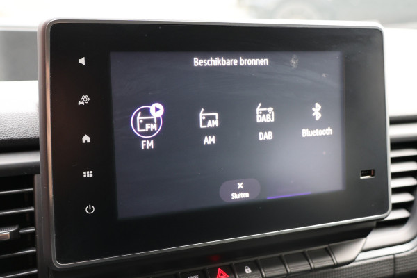 Renault Trafic 2.0 dCi 170 PK L2H1 DC | CarPlay | Camera | Navigatie | LED Koplampen | Climate control | Trekhaak | Cruise control | 5-Zitter | Nieuwe APK | NAP Logisch
