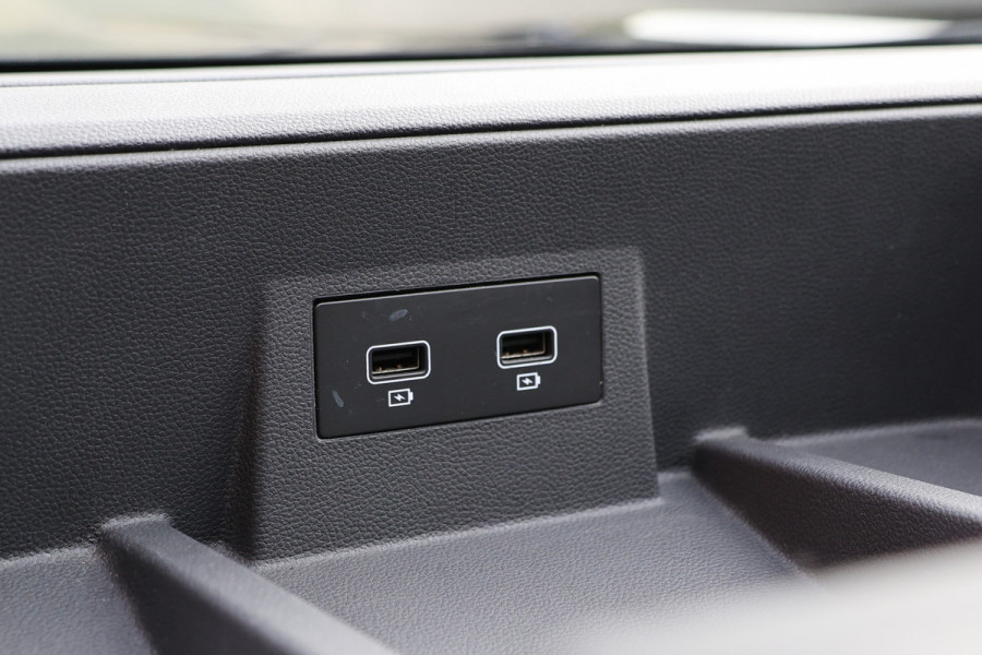 Renault Trafic 2.0 dCi 170 PK L2H1 DC | CarPlay | Camera | Navigatie | LED Koplampen | Climate control | Trekhaak | Cruise control | 5-Zitter | Nieuwe APK | NAP Logisch